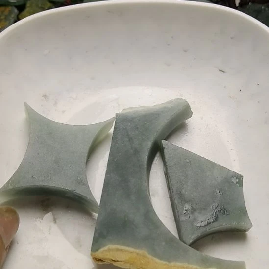 翡翠未镶嵌颈饰挂件