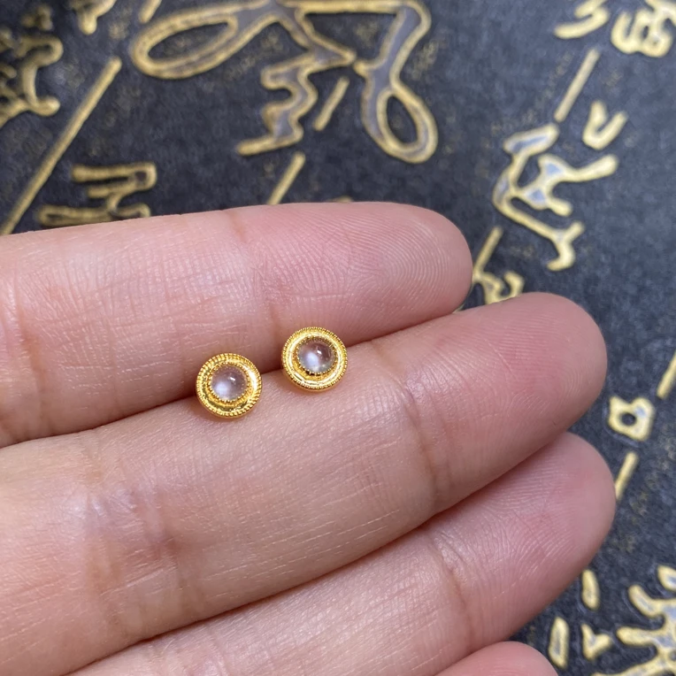 18K金镶嵌翡翠耳钉