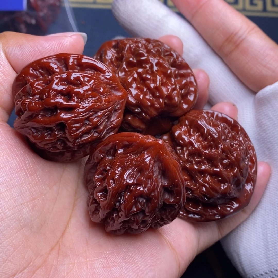 文玩核桃吊坠虎头