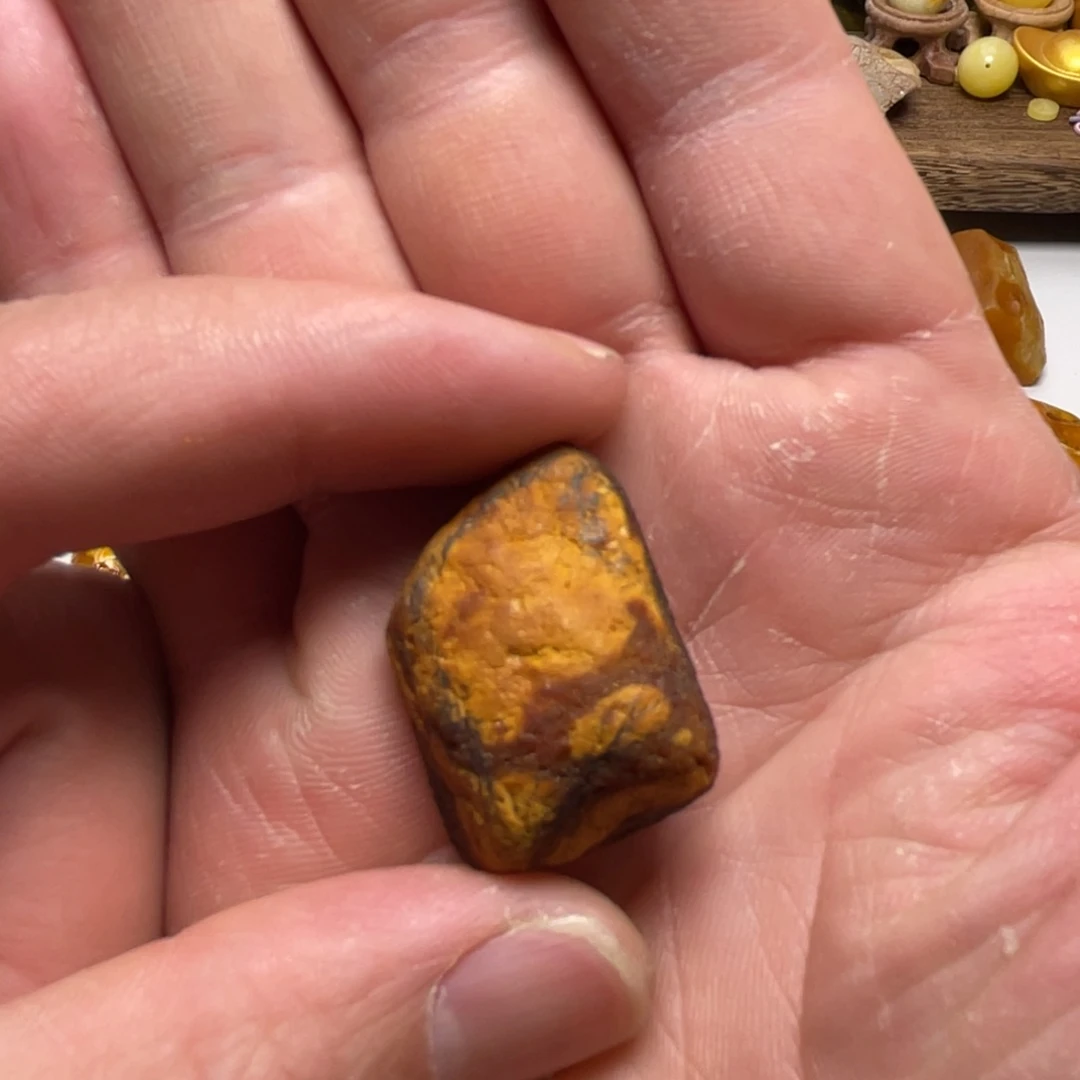 琥珀裸石未镶嵌念****婆