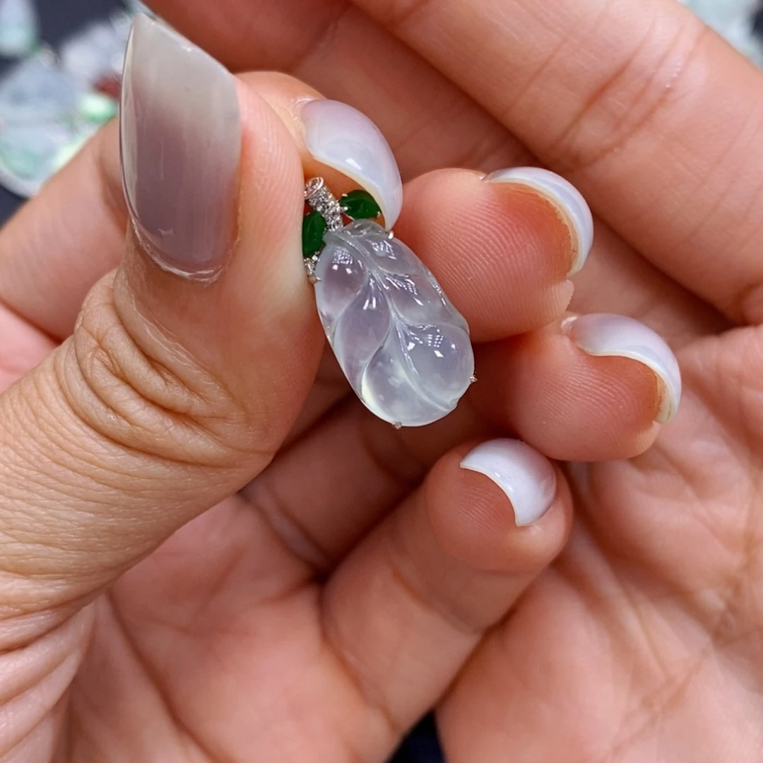 颈饰18K金镶嵌翡翠