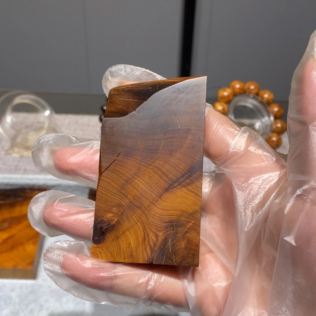 柏木（崖柏）雷击变异金丝樱瘤手把件