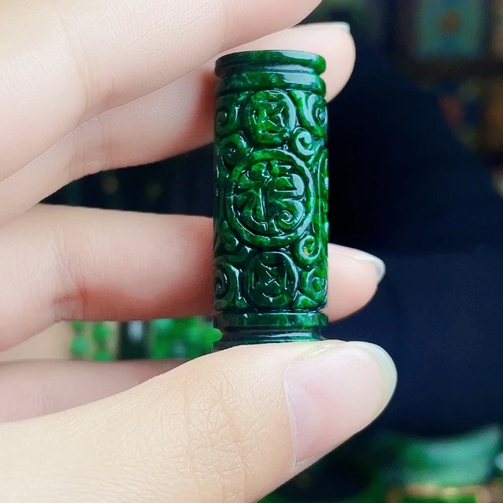 翡翠未镶嵌颈饰多样性