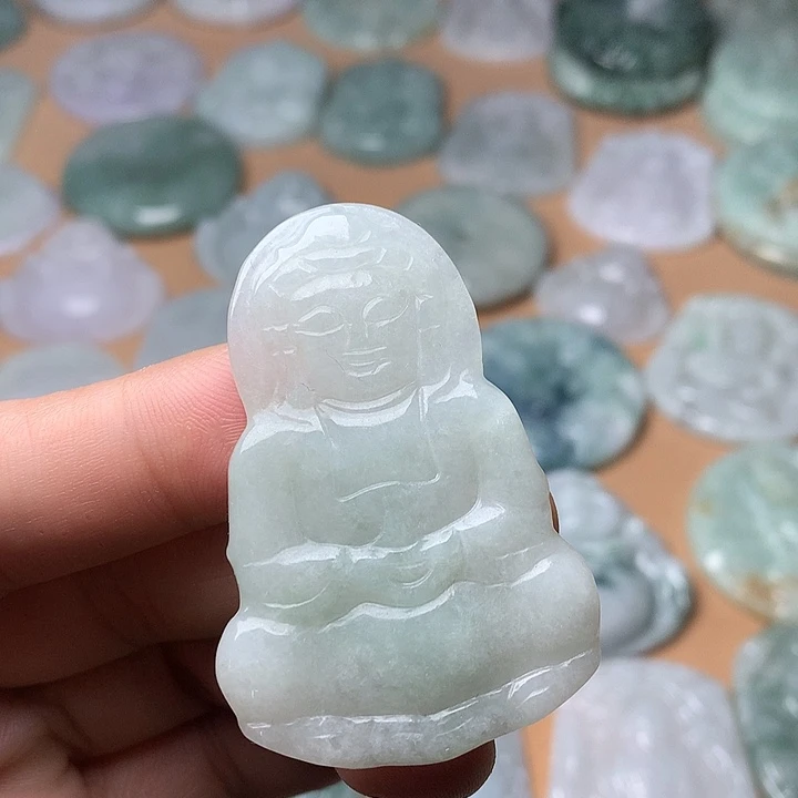 翡翠未镶嵌颈饰观音