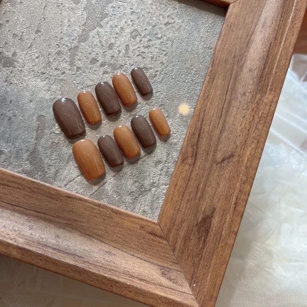 焦糖奶茶 秋冬新款纯色手工穿戴甲美甲显白高级感适用