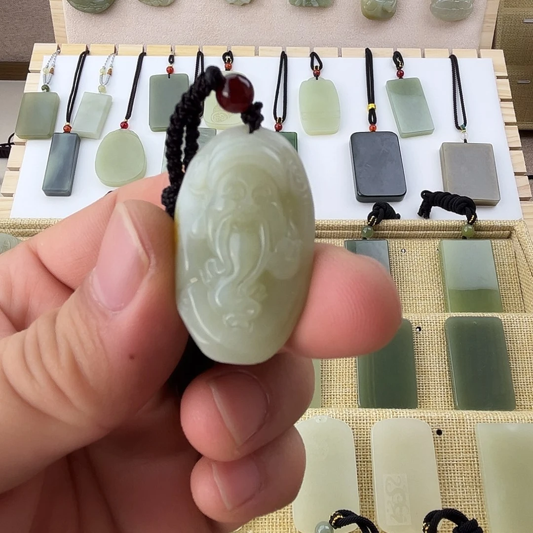 和田玉未镶嵌吊坠(赠链)