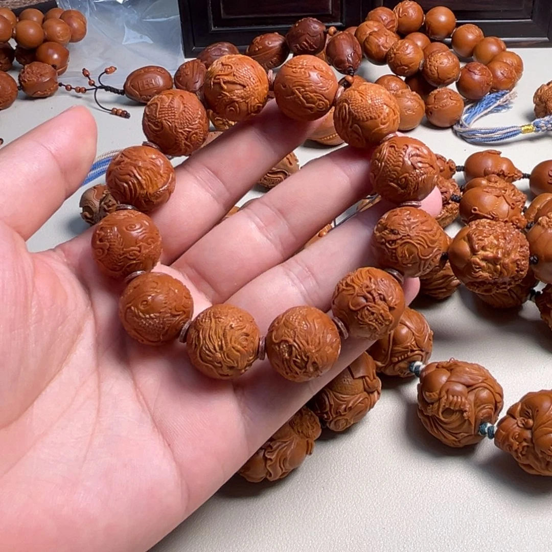 陈***昌橄榄核吊坠龙腾盛世