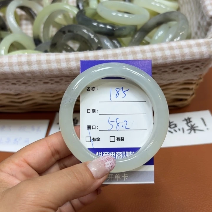 未镶嵌岫玉手镯天然