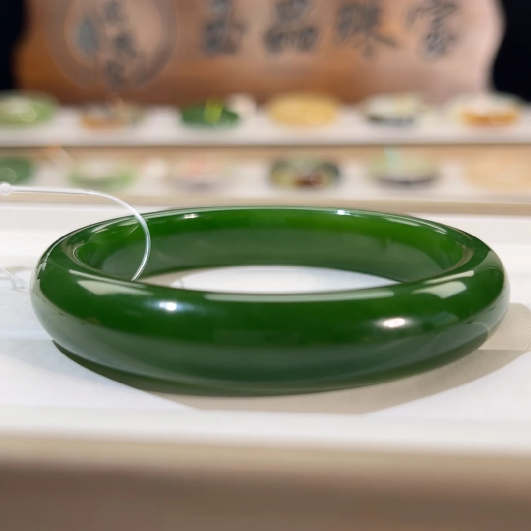 和田玉未镶嵌手镯  「俄碧 辣阳绿」8.58万同款同色