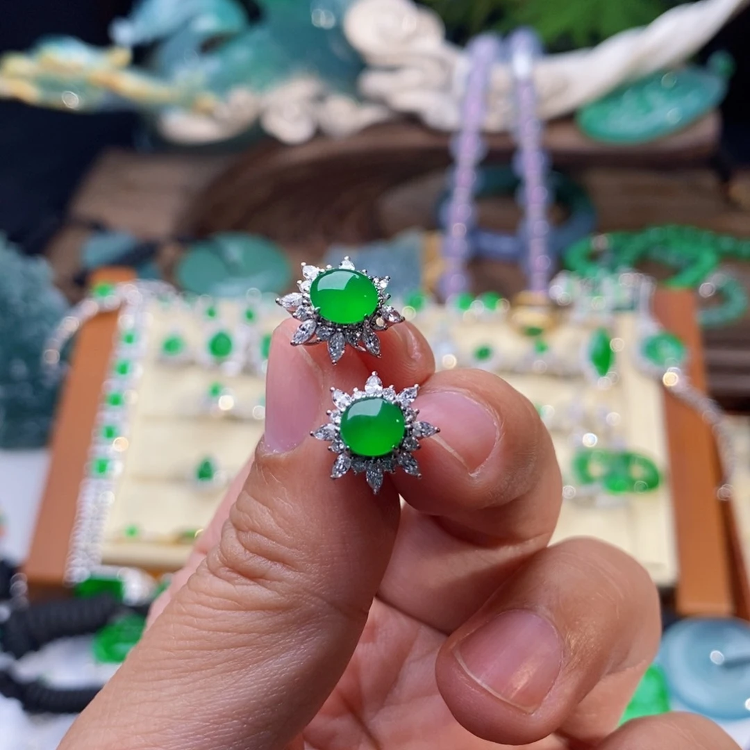 翡翠耳饰18K金镶嵌冰阳绿耳钉