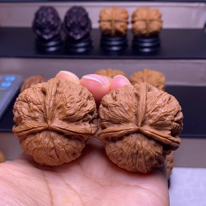 文玩核桃把件浪叠纹三楞48