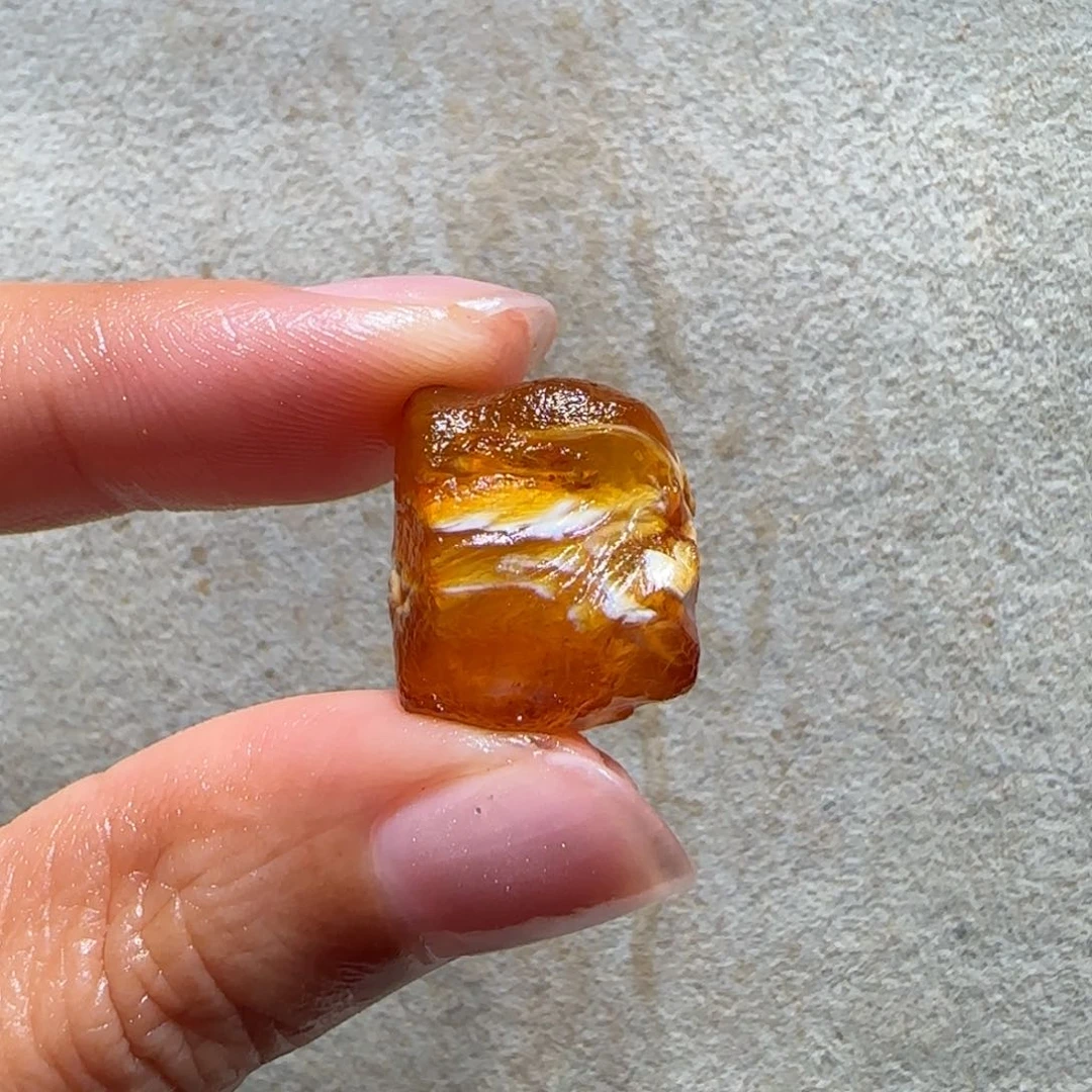 未镶嵌定制琥珀8****牛专拍