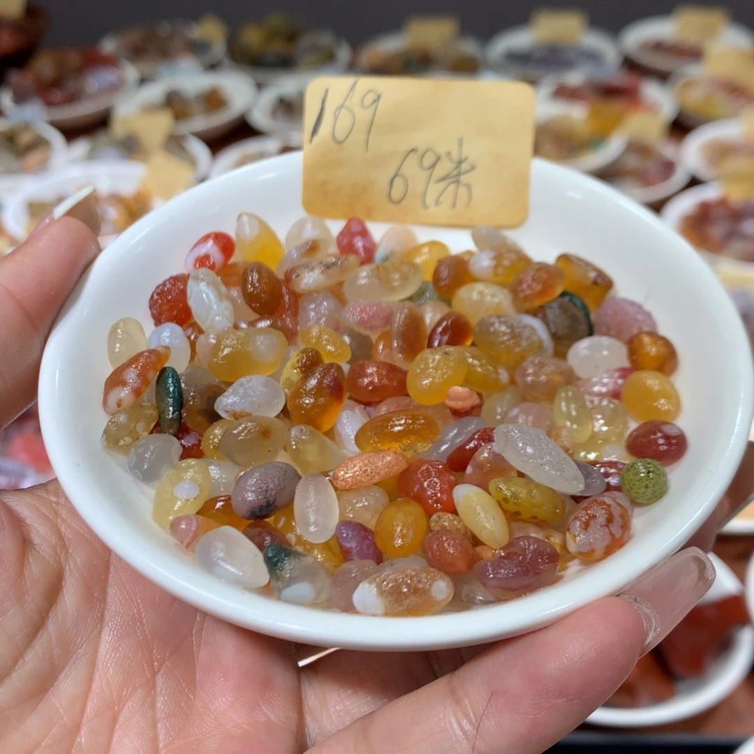 玛瑙石雕刻精美细腻