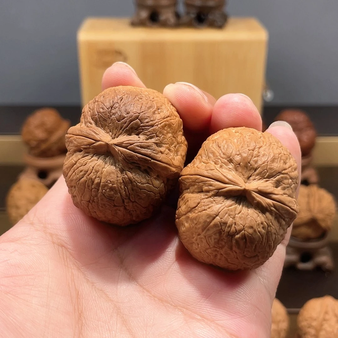 文玩核桃把件蟒纹虎头