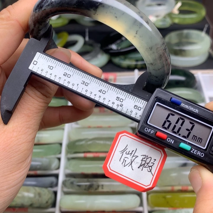 蛇纹石玉未镶嵌手镯800