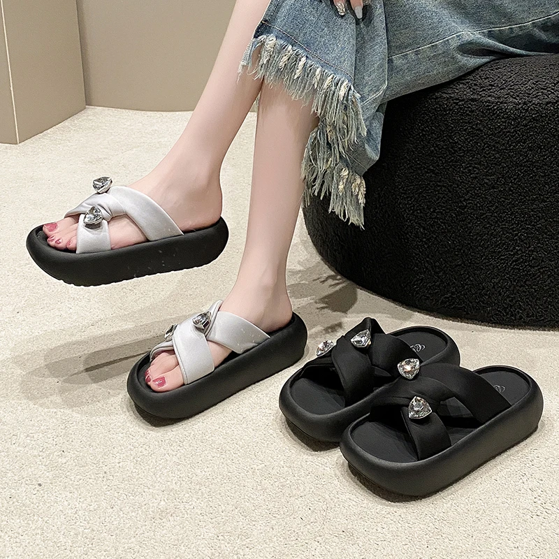 夏季必备时尚百搭凉拖女2025新款简约外穿一字拖厚底休闲水钻拖鞋