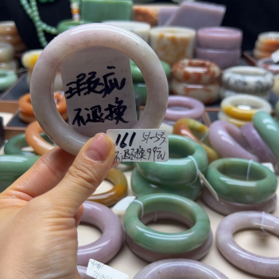 未镶嵌手镯石英岩玉