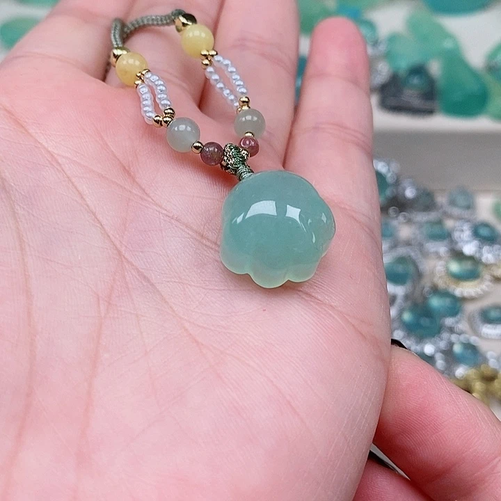 蛇纹石玉吊坠未镶嵌