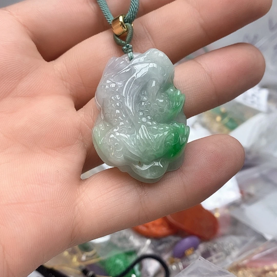 翡翠未镶嵌颈饰iii