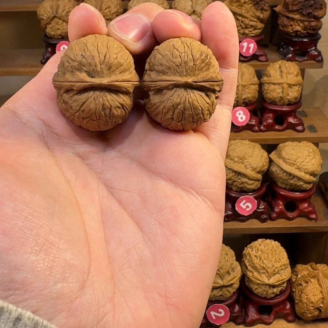 K***3铁核桃把件老树籽铁锤妹妹