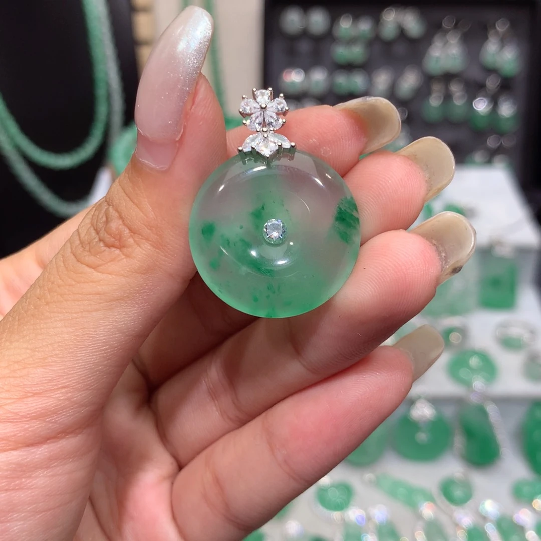 颈饰银S925镶嵌石英质玉（非洲翠）l****萍
