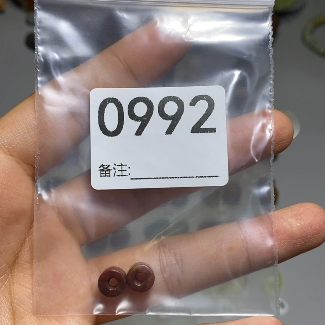 颈饰未镶嵌岫岩河磨玉（透闪石质玉）悠**～