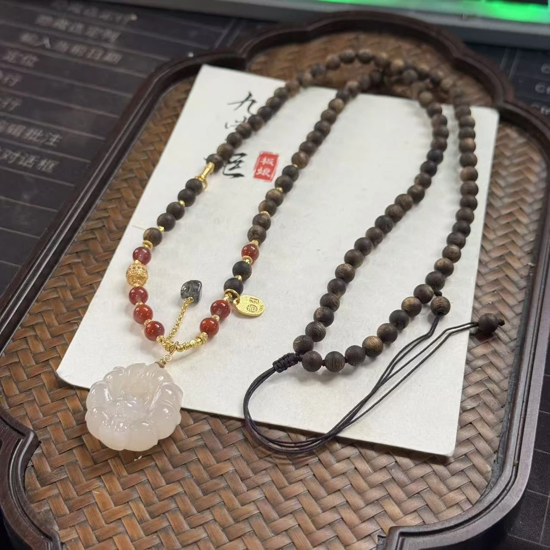 沉香天然沉香项链设计款藕粉和田玉吊坠—多样性发其一