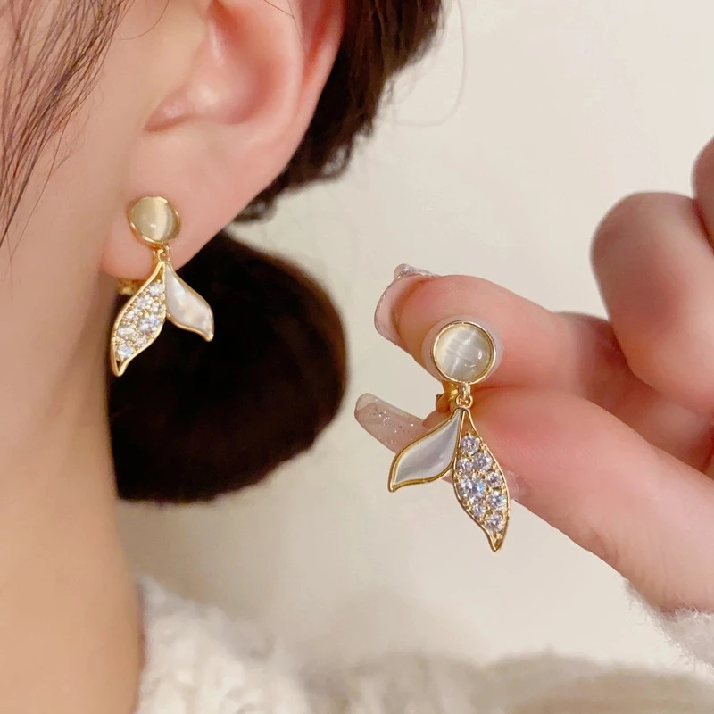 铜合金硅胶耳饰 法式简约小众设计鱼尾耳夹气质高级感方圆脸无耳