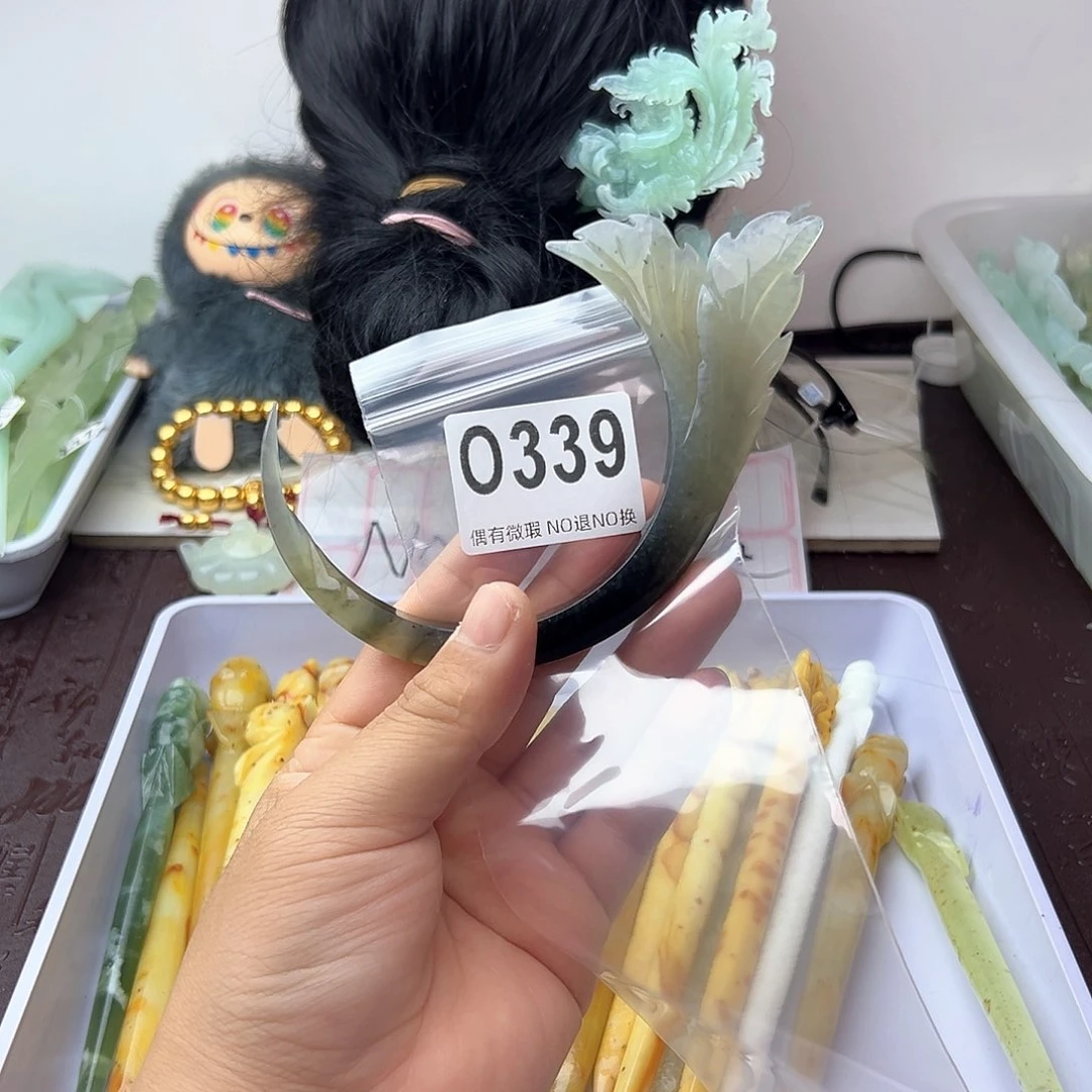合金蛇纹石玉发饰云*
