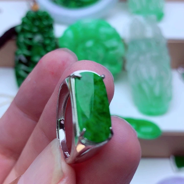 未镶嵌戒指翡翠戒指