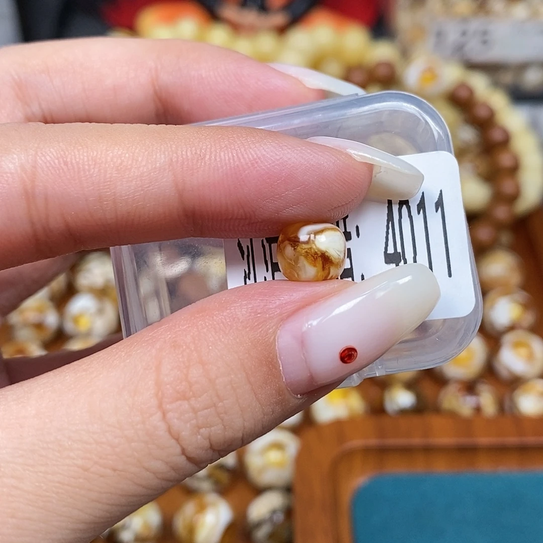 蜜蜡未镶嵌珠宝奇石4011