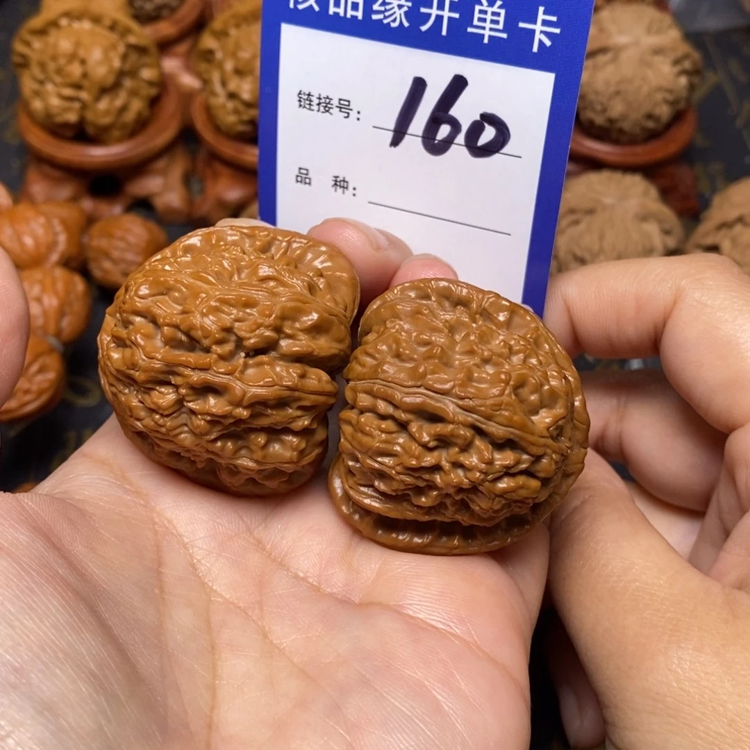 文玩核桃把件阿*白狮子全品40。 160