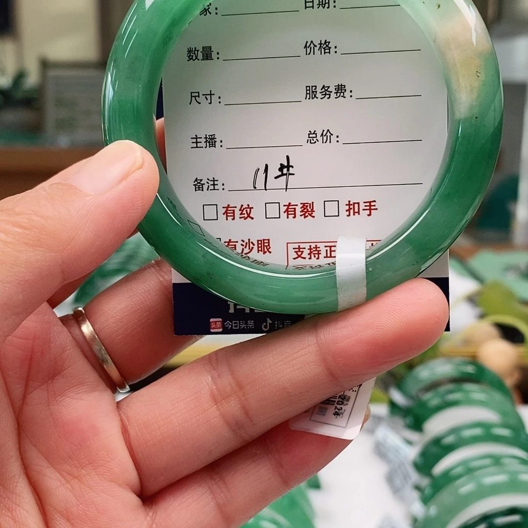未镶嵌手镯石英质玉