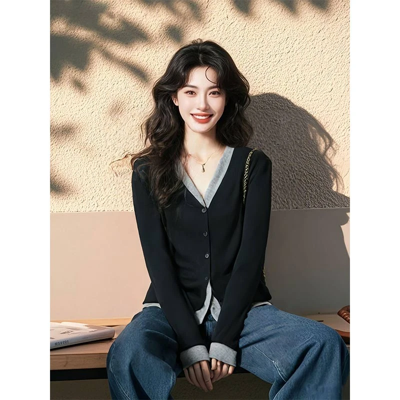 设计感气质假两件针织衫女2025春秋新款显瘦V领打底衫长袖上衣