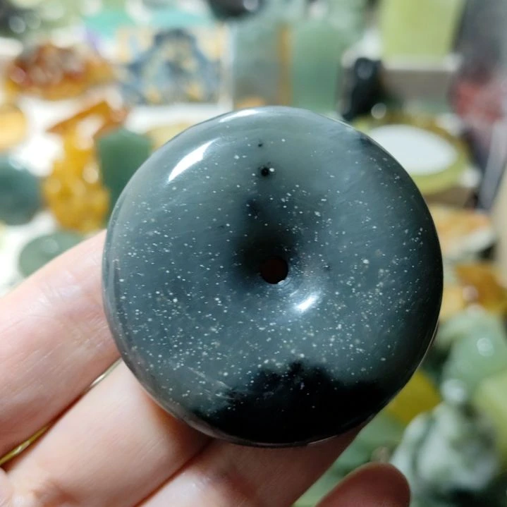 岫玉未镶嵌平安扣