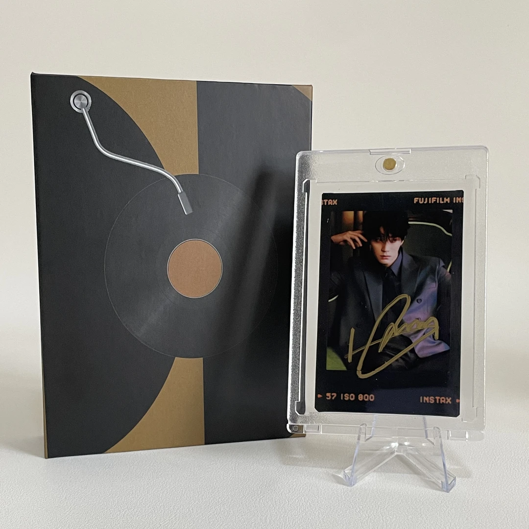 A7019【周翊然】黑胶 正品签名3寸拍立得照片