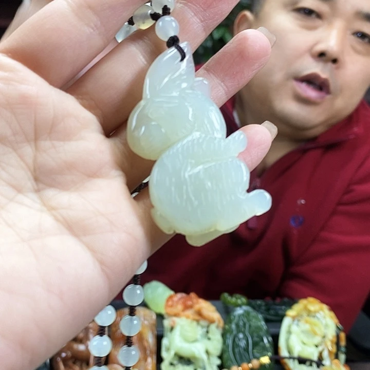 蛇纹石玉吊坠未镶嵌