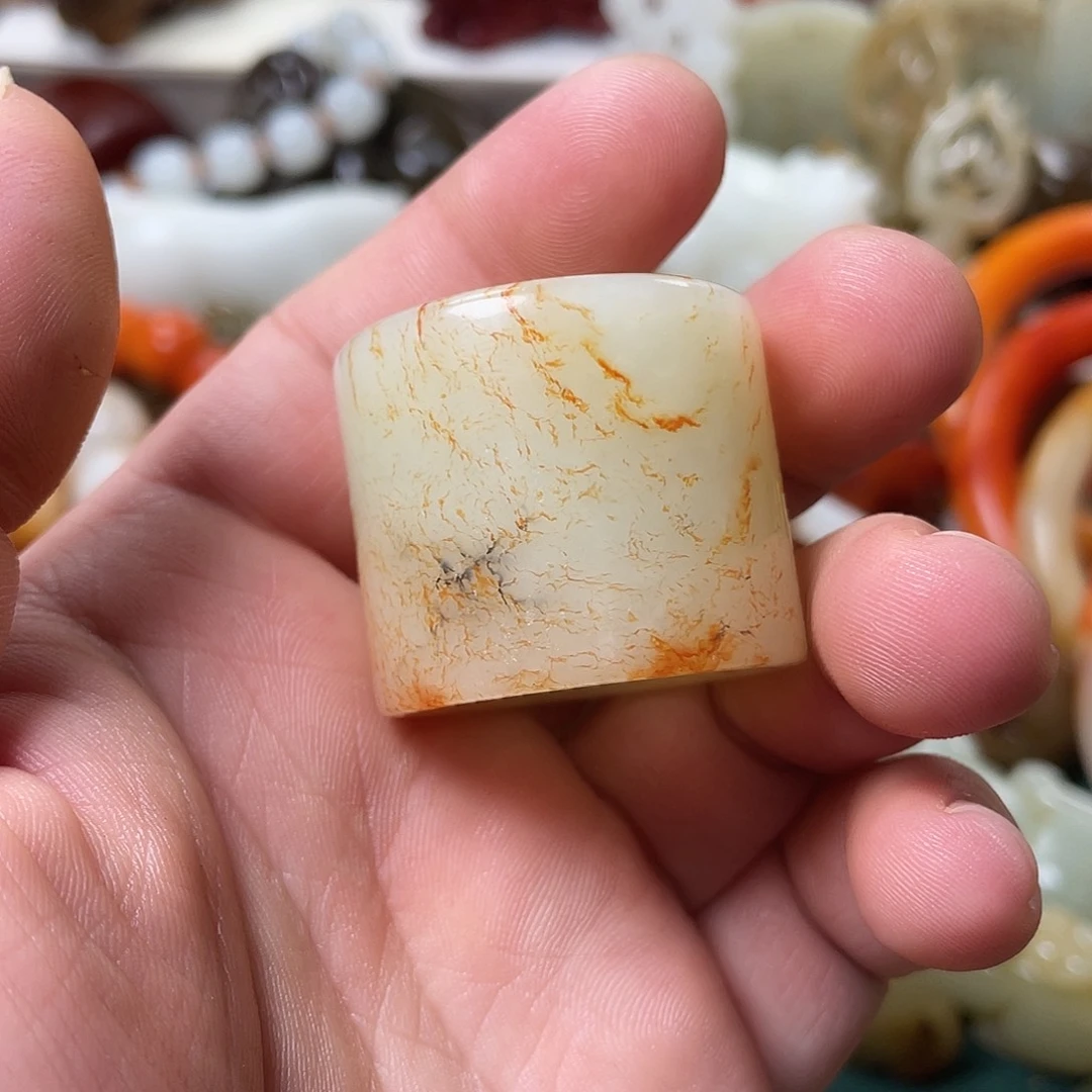 忠***耳和田玉未镶嵌颈饰