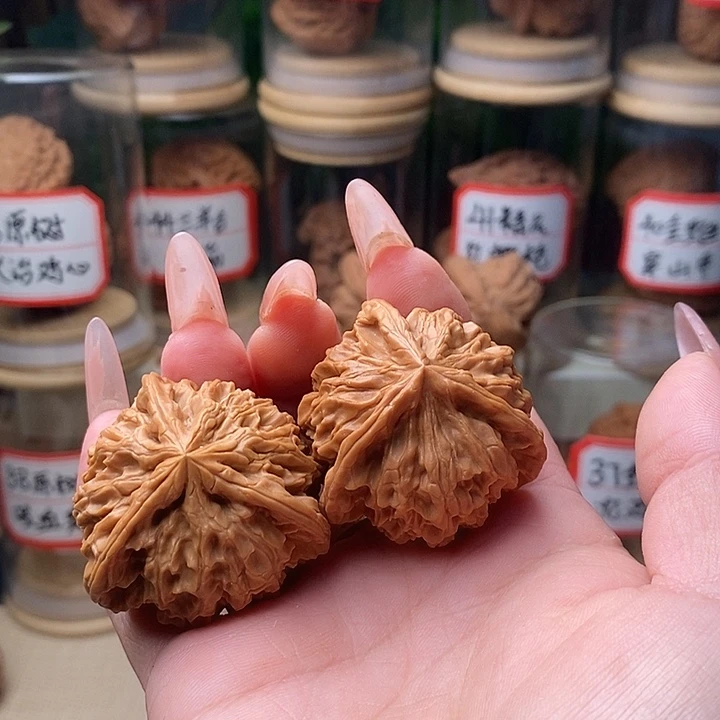 给***糕把件文玩核桃652奔驰……