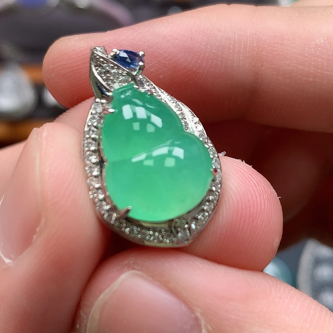 翡翠18K金镶嵌颈饰翡翠