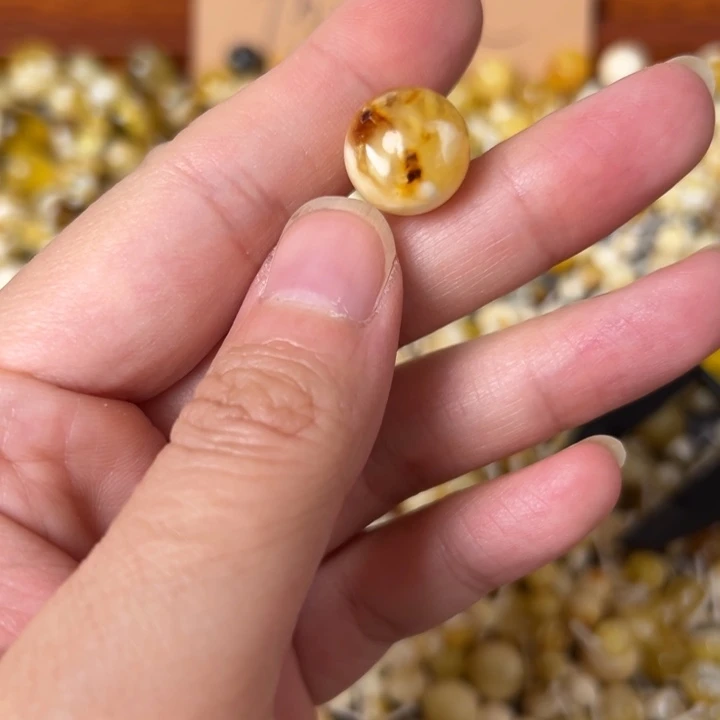 蜜蜡未镶嵌裸石13.2mm一个