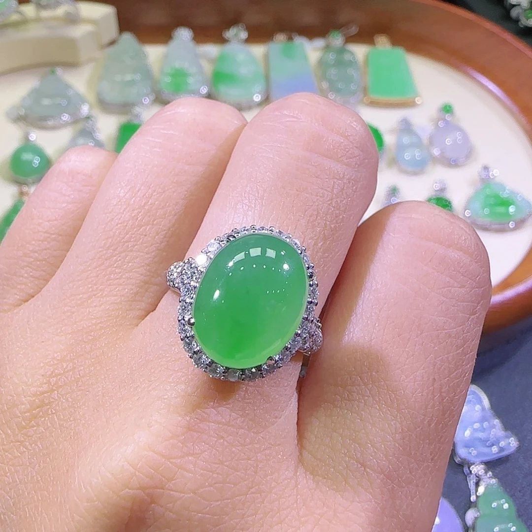 翡翠戒指18K金镶嵌翡翠戒指