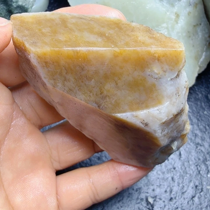 和田玉（糖玉）未镶嵌珠宝奇石