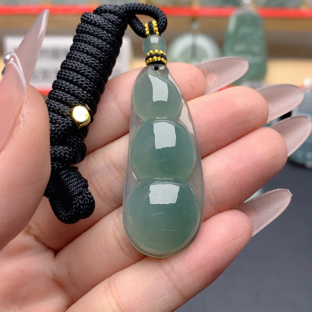 翡翠未镶嵌颈饰四季豆