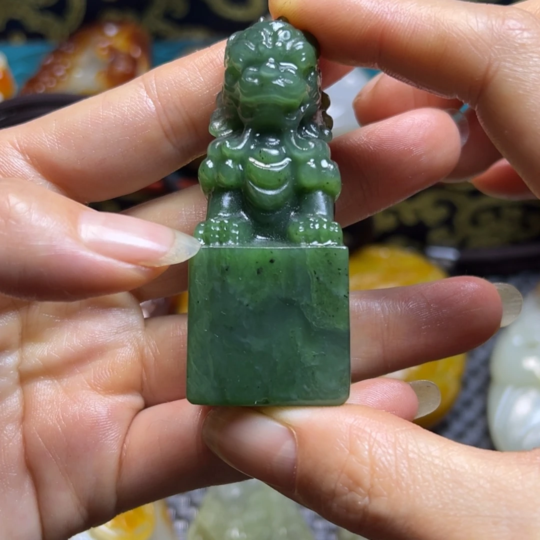 和田玉未镶嵌把件