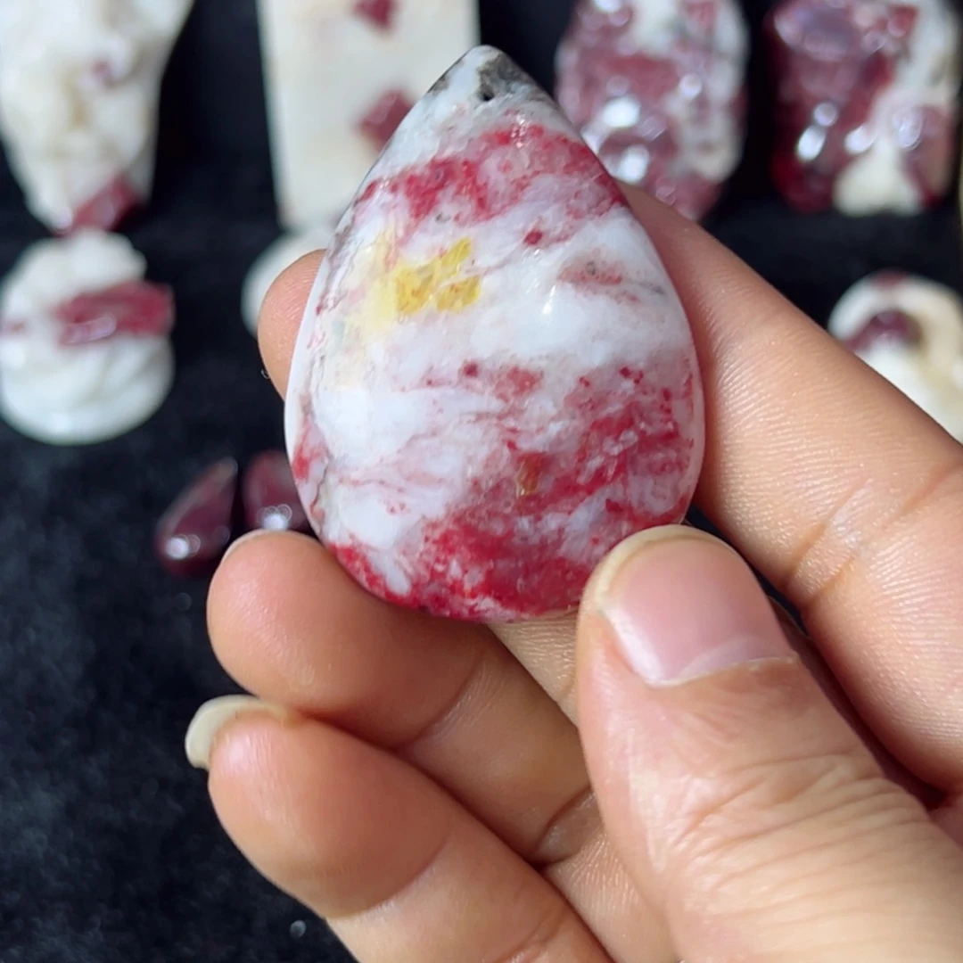 天然辰砂原石吊坠