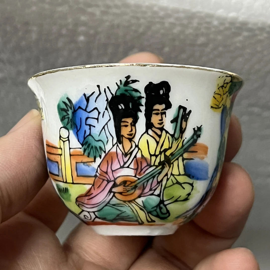 手绘人物广彩一口杯