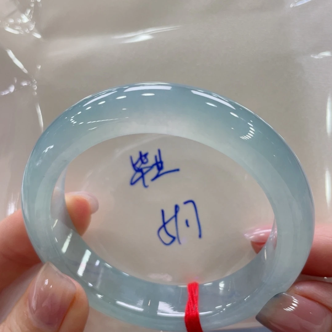 翡翠手镯未镶嵌翡翠手镯