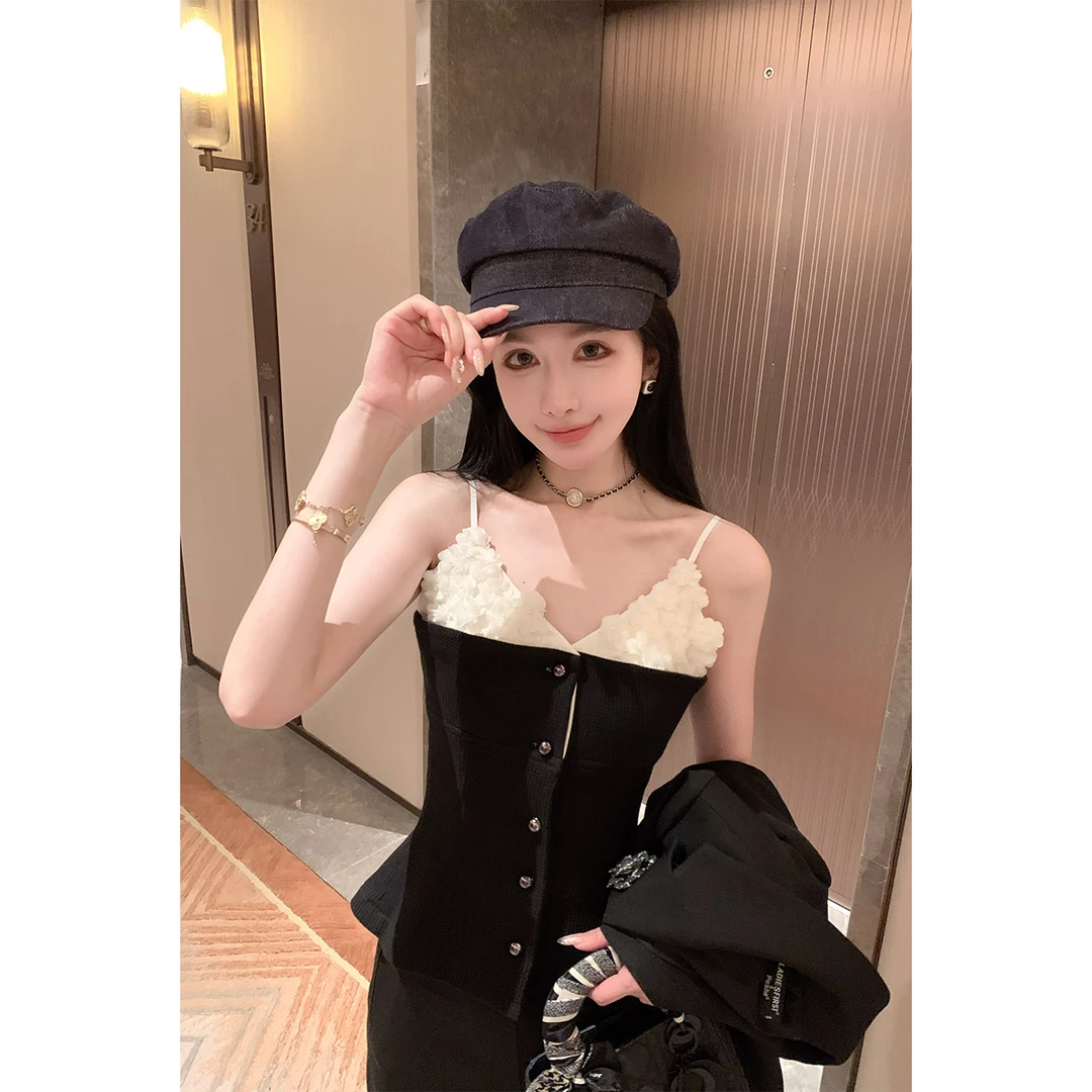 毛妮LADIESFIRST【甜辣密钥】花朵吊带背心早秋拼接撞色抹胸L2119