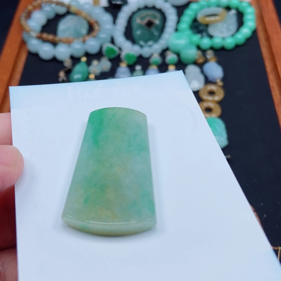 翡翠未镶嵌颈饰无氏牌